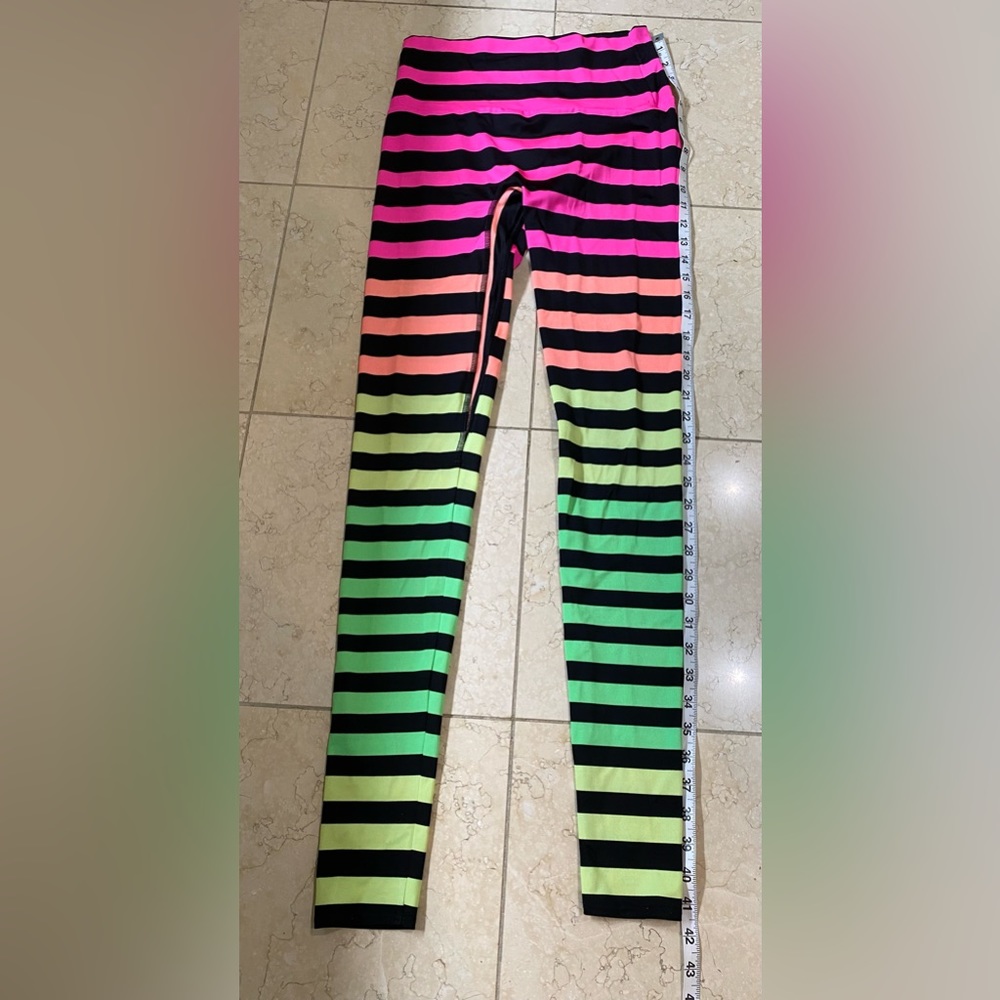 K-DEER Josephine Striped High-Waisted Full Length Leggings. Size L.